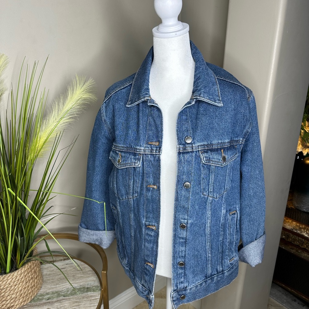 🌎Woman’s Denim jacket🌎